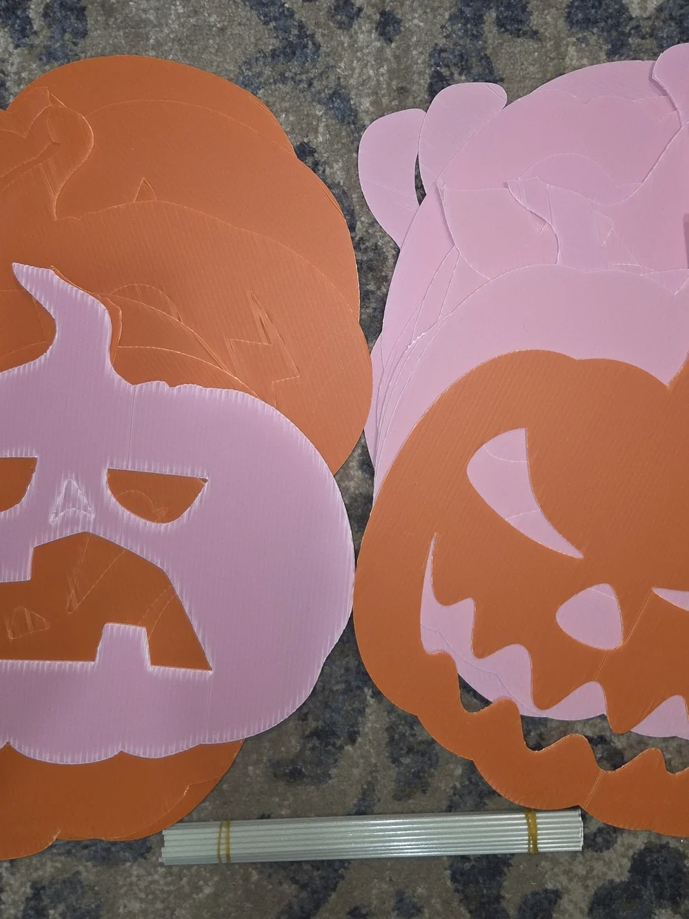 18 Pieces Pumpkin Yard Sign Set 9 Orange 9 Pink 36 Plastic Stakes Waterproof NEW